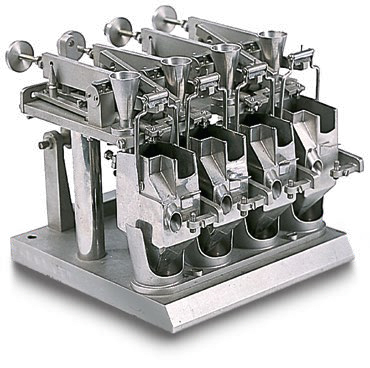 Pulverwaage zum automatischen Abfüllen, 1915 Pulverwaage aus dem Jahr 1915 zum automatischen Abfüllen von Pulver auf ein genaues Gewicht