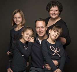 Familie Albert und Jessica Sauter, 2018 Albert und Jessica Sauter mit ihren Töchtern im Jahr 2018