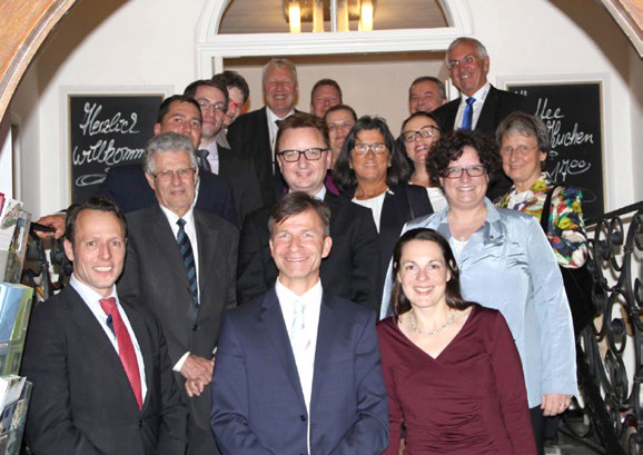 Verabschiedung von Betriebsleiter Elmar Hauschel KERN & SOHN Führungskreis und weitere Anwesende bei der Verabschiedung von Elmar Hauschel
