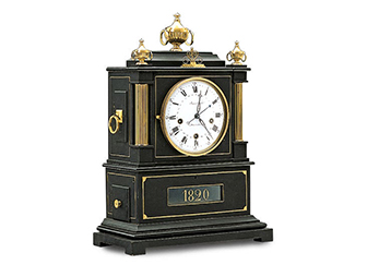 Tischuhr mit Datumsanzeige und Spieldose, 1820 Tischuhr von 1820 mit Datumsanzeige, Glockenläuten und Spieldose